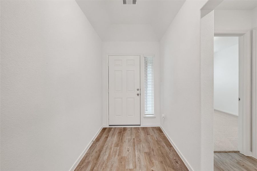 Spacious, unfurnished interior of a new home in Rollingbrook Estates, Baytown (Image 31).