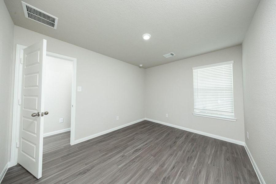Spacious, unfurnished interior of a new home in Ridgeland Hills, Willis (Image 13).