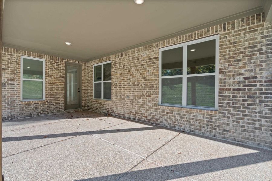 Exterior details and patio area of a home in White Oak, Arlington (Image 3).