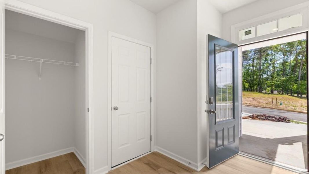 Spacious, unfurnished interior of a new home in Village at Pine Valley, Gainesville (Image 14).