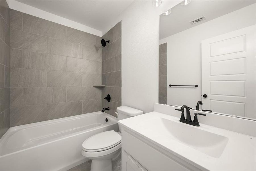 26_7800 Barley Field- Bathroom-0751