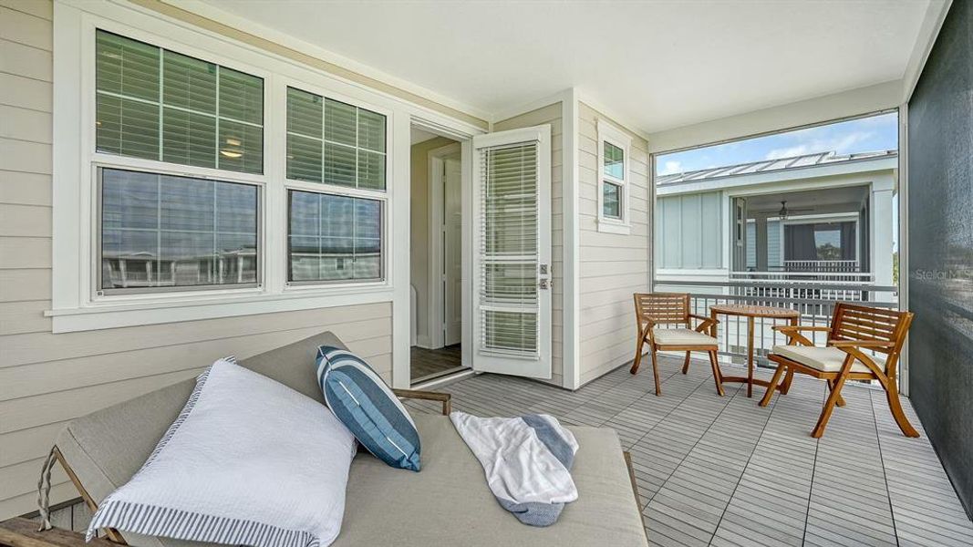 Exterior details and patio area of a home in Hunters Point, Cortez (Image 25).