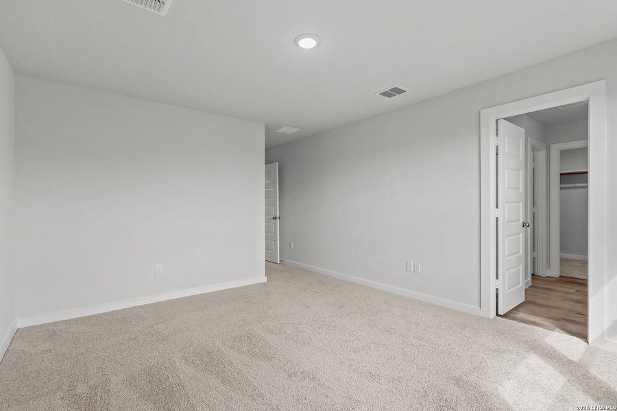 Spacious, unfurnished interior of a new home in Senna, Leon Valley (Image 23). Spacious, unfurnished interior of a new home in Senna, Leon Valley (Image 23).