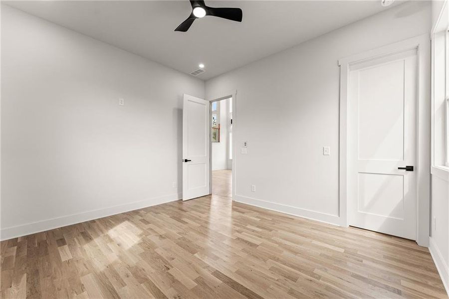 Spacious, unfurnished interior of a new home in , Clermont (Image 37).