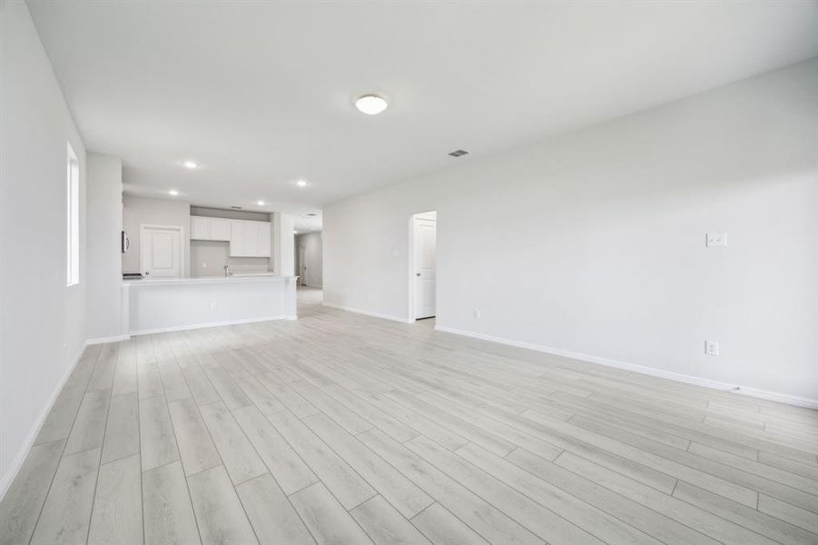 Spacious, unfurnished interior of a new home in Bellagio, Forney (Image 10).