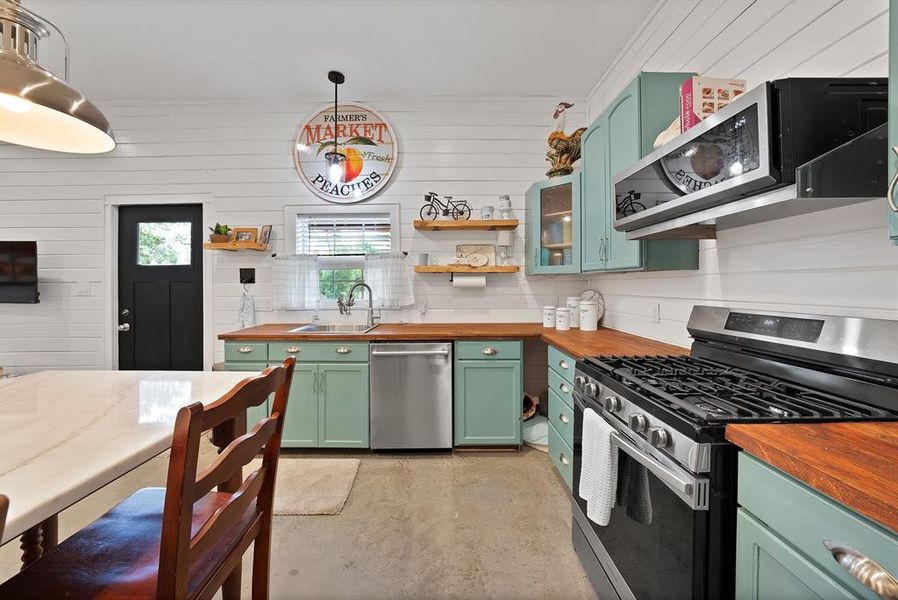 Furnished interior view inside a new home in , Springtown (Image 12).