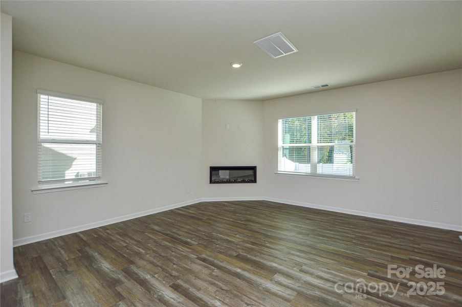 Spacious, unfurnished interior of a new home in Fergus Crossing, York (Image 23).