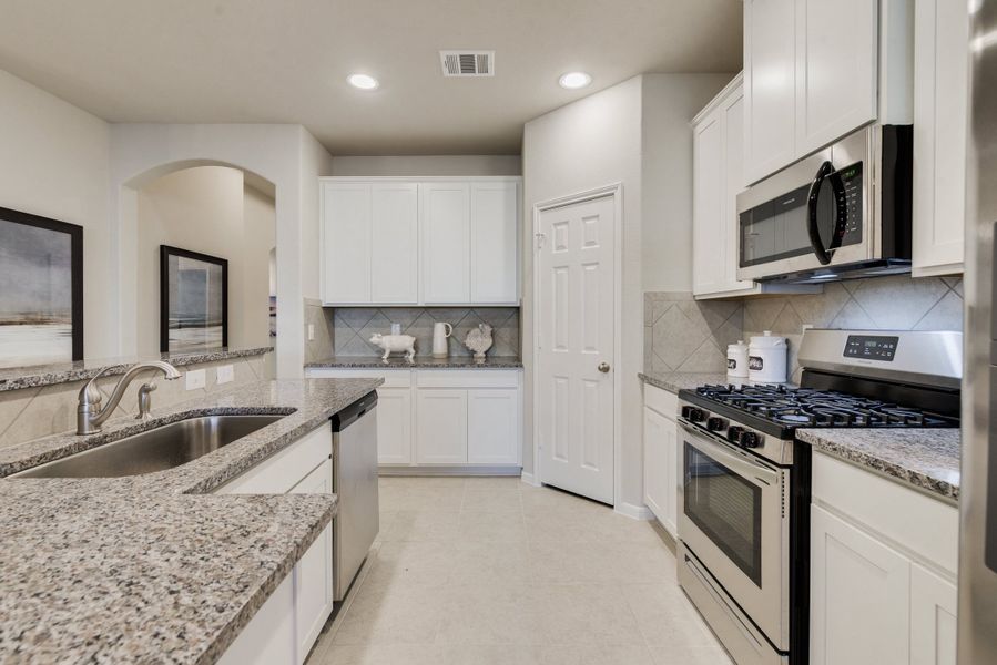 Representative furnished interior of a home built from the Floor Plan 1759 by Colina Homes in Grand Magnolia, Magnolia (Image 9). Representative furnished interior of a home built from the Floor Plan 1759 by Colina Homes in Grand Magnolia, Magnolia (Image 9).