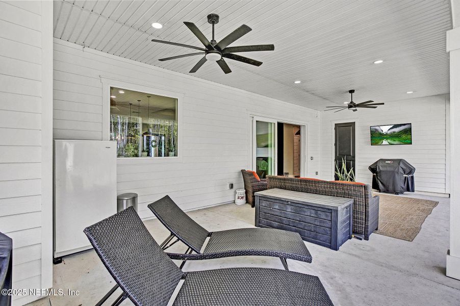 Exterior details and patio area of a home in , Green Cove Springs (Image 25).