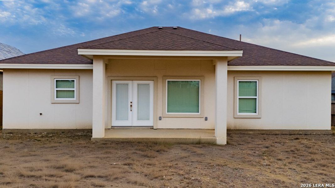 Exterior details and patio area of a home in , Eagle Pass (Image 3).