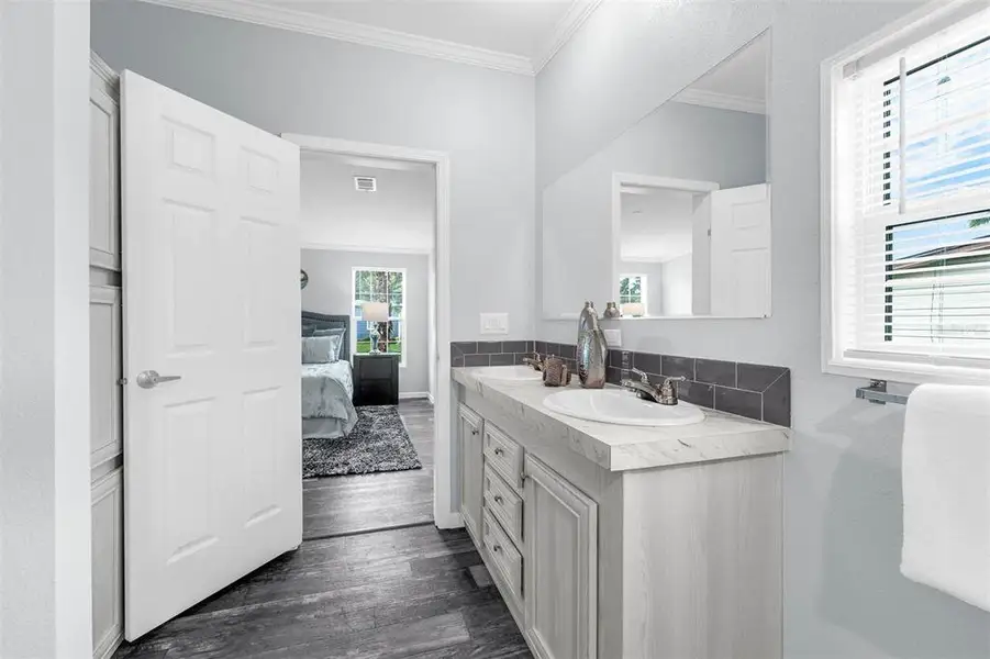 Furnished interior view inside a new home in , Orlando (Image 17).