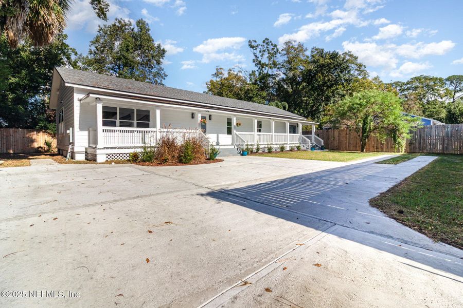 Exterior details and patio area of a home in , Jacksonville (Image 19). Exterior details and patio area of a home in , Jacksonville (Image 19).