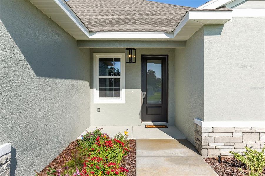 Exterior details and patio area of a home in Evergreen Estates, Ocala (Image 26).