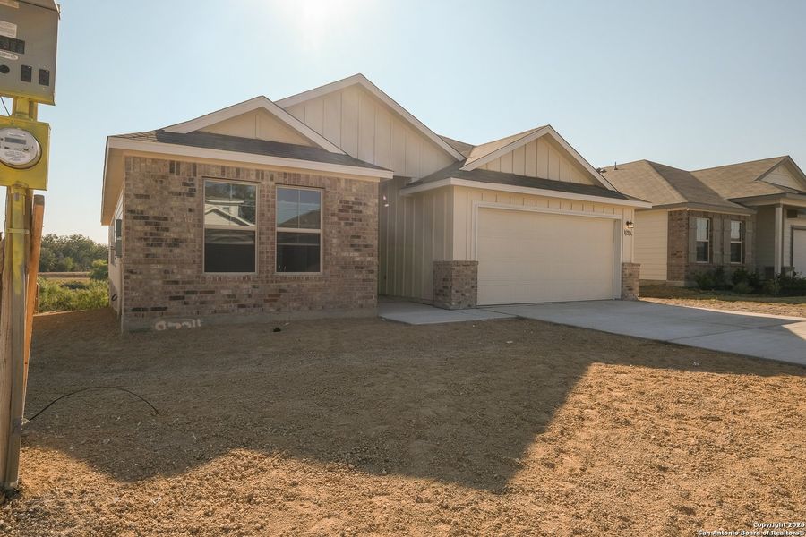 Exterior details and patio area of a home in Cinco Lakes, San Antonio (Image 18). Exterior details and patio area of a home in Cinco Lakes, San Antonio (Image 18).