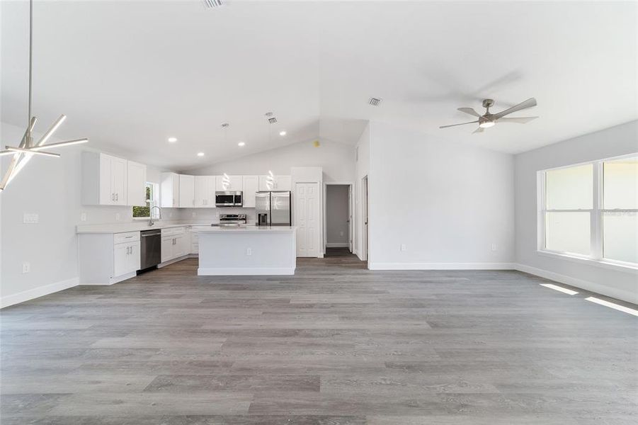 Spacious, unfurnished interior of a new home in , Dunnellon (Image 10).