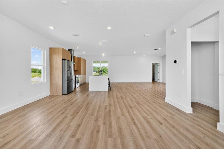 Spacious, unfurnished interior of a new home in , Rotonda West (Image 21).