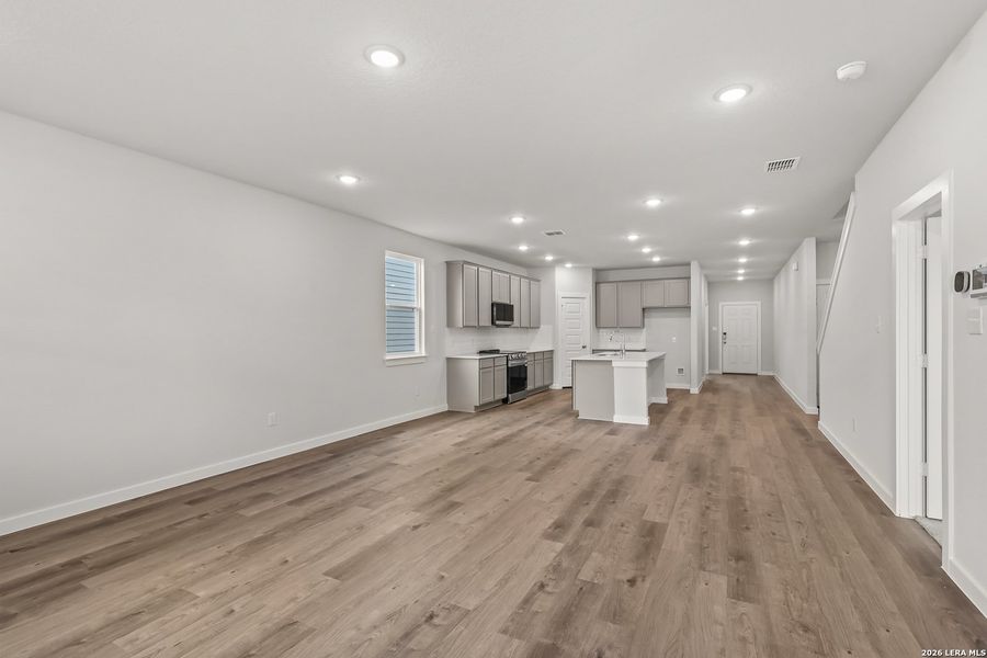 Spacious, unfurnished interior of a new home in Cinco Lakes, San Antonio (Image 30). Spacious, unfurnished interior of a new home in Cinco Lakes, San Antonio (Image 30).
