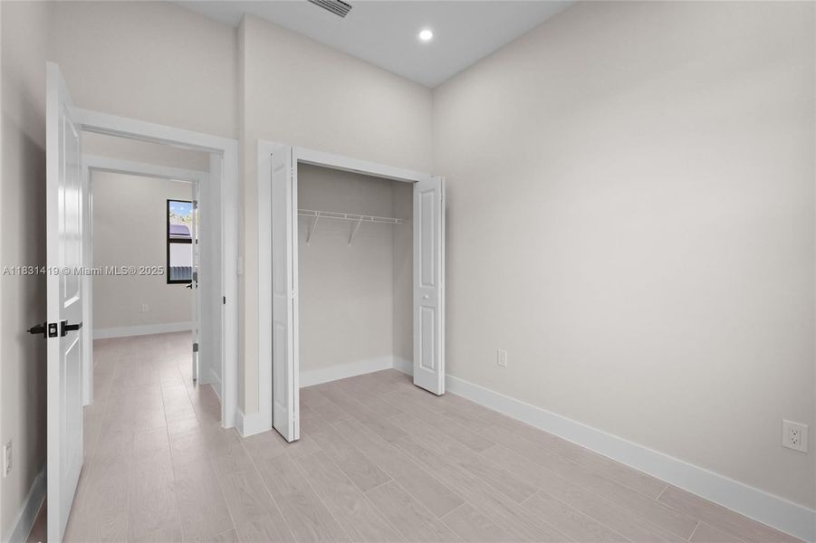 Spacious, unfurnished interior of a new home in , Lehigh Acres (Image 23).