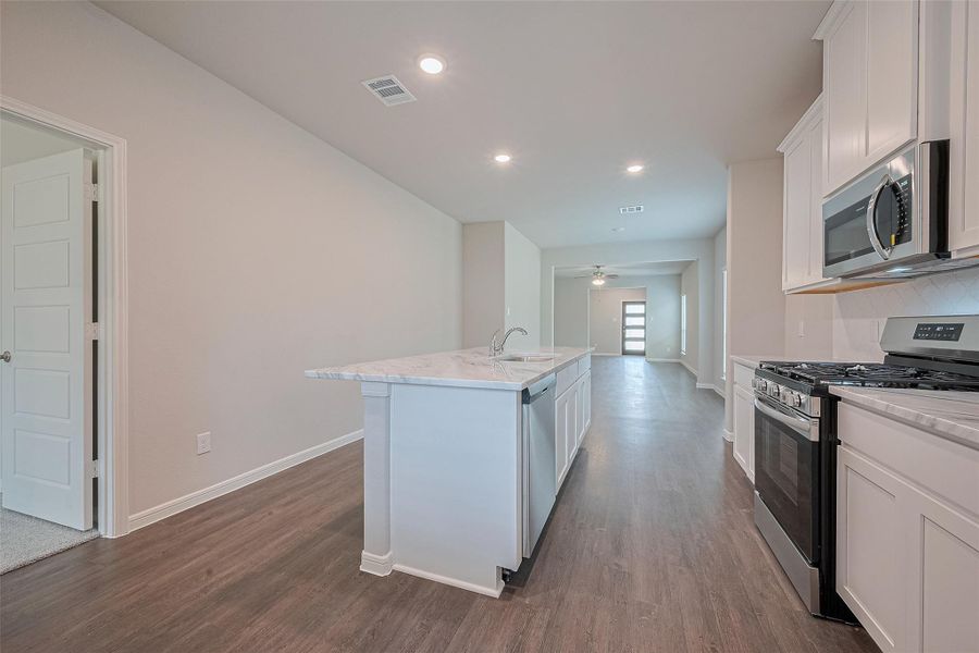 Furnished interior view inside a new home in Woodland Lakes, Huffman (Image 9). Furnished interior view inside a new home in Woodland Lakes, Huffman (Image 9).
