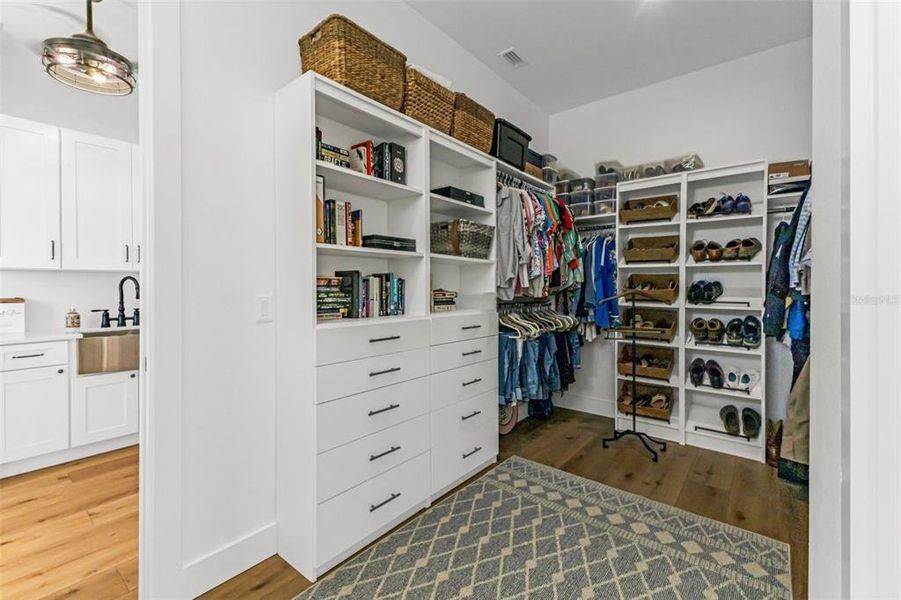 Furnished interior view inside a new home in , Arcadia (Image 36).