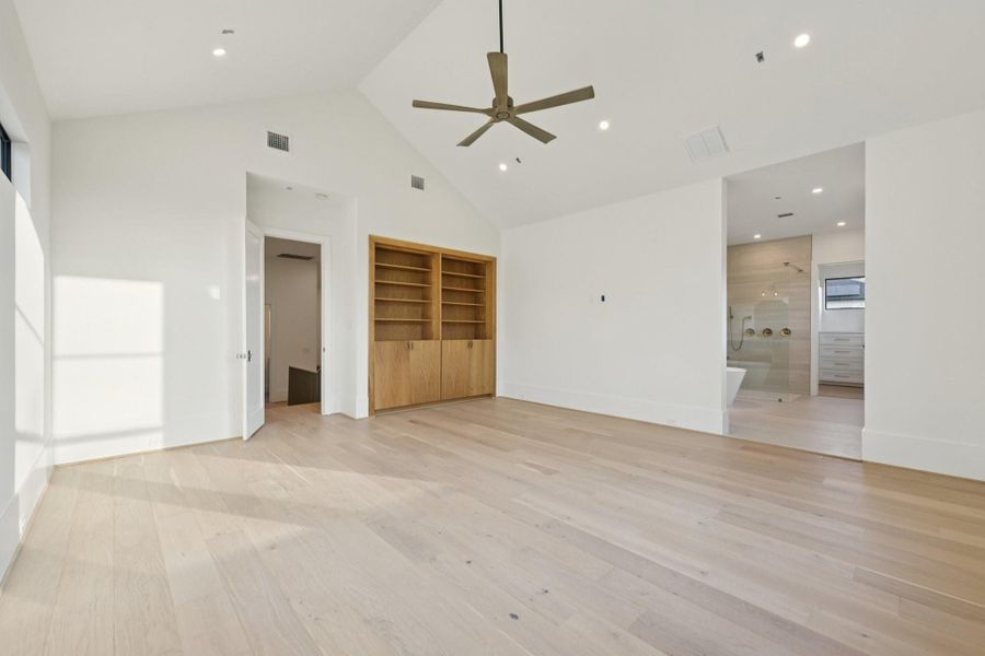 Spacious, unfurnished interior of a new home in , Houston (Image 40).