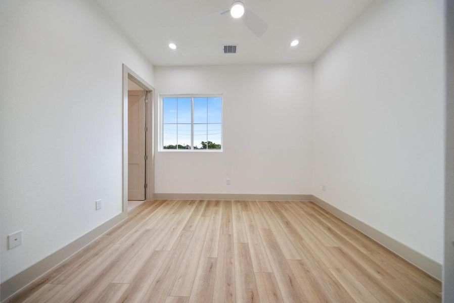 Spacious, unfurnished interior of a new home in , Houston (Image 16).