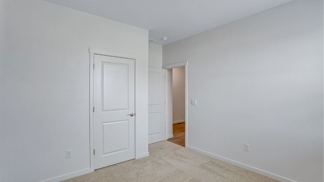 Spacious, unfurnished interior of a new home in Hansen Farm, Fort Collins (Image 22).