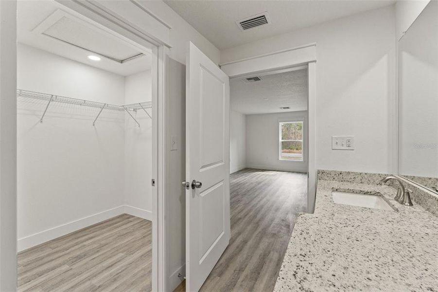 Spacious, unfurnished interior of a new home in , Weeki Wachee (Image 34).