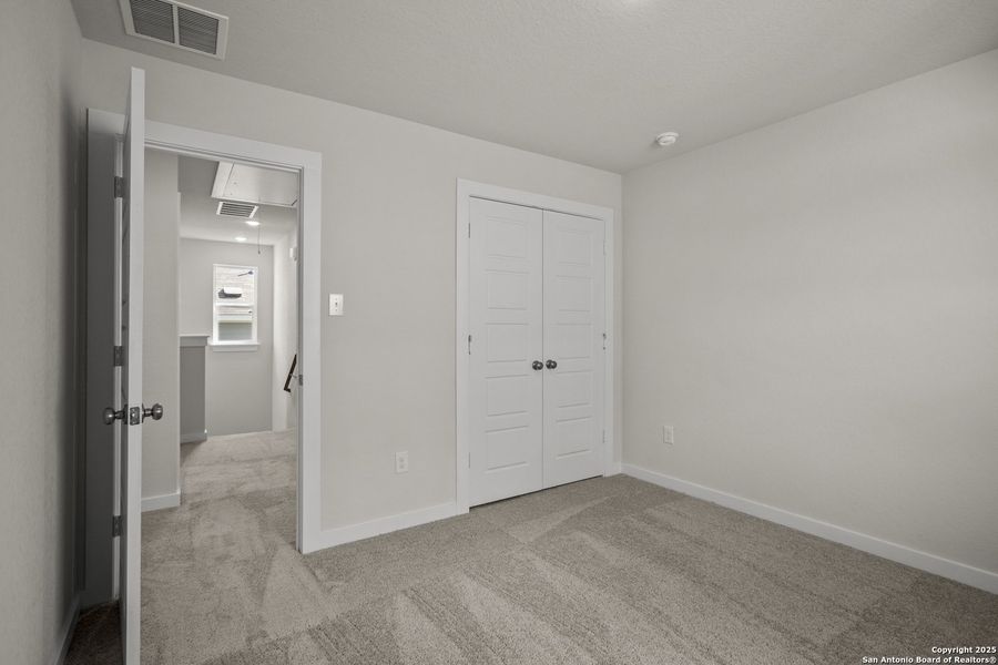 Spacious, unfurnished interior of a new home in Rosemont Hill, San Antonio (Image 20).
