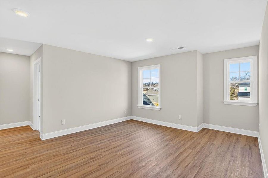 Spacious, unfurnished interior of a new home in , Homer (Image 28).