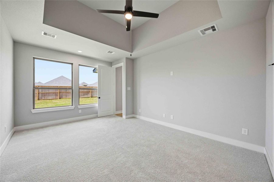 Spacious, unfurnished interior of a new home in Sunterra 50s, Katy (Image 16). Spacious, unfurnished interior of a new home in Sunterra 50s, Katy (Image 16).