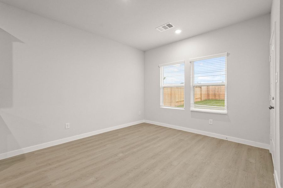 Spacious, unfurnished interior of a new home in Lakes at Crockett Martin, Conroe (Image 22).