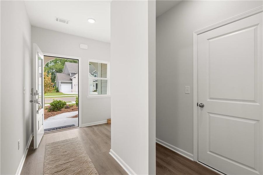 Spacious, unfurnished interior of a new home in Greene Farm, Cartersville (Image 20).