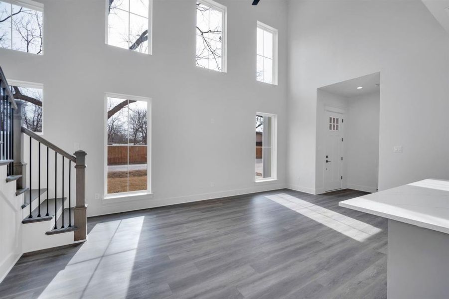 Spacious, unfurnished interior of a new home in , Waxahachie (Image 14).