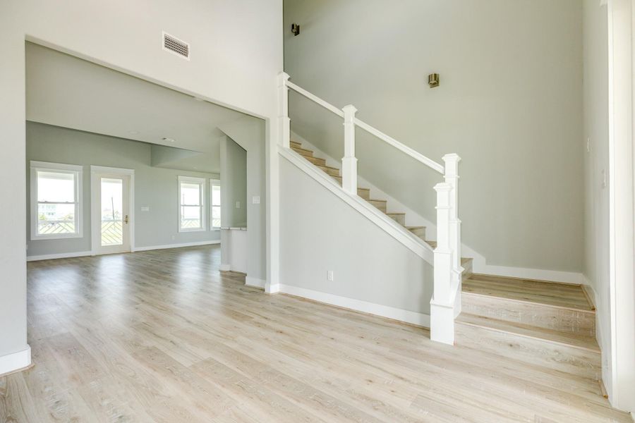 Spacious, unfurnished interior of a new home in , Galveston (Image 26).