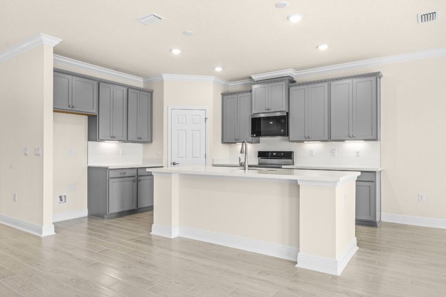 Furnished interior view inside a new home in Lake Merial, Panama City (Image 16).