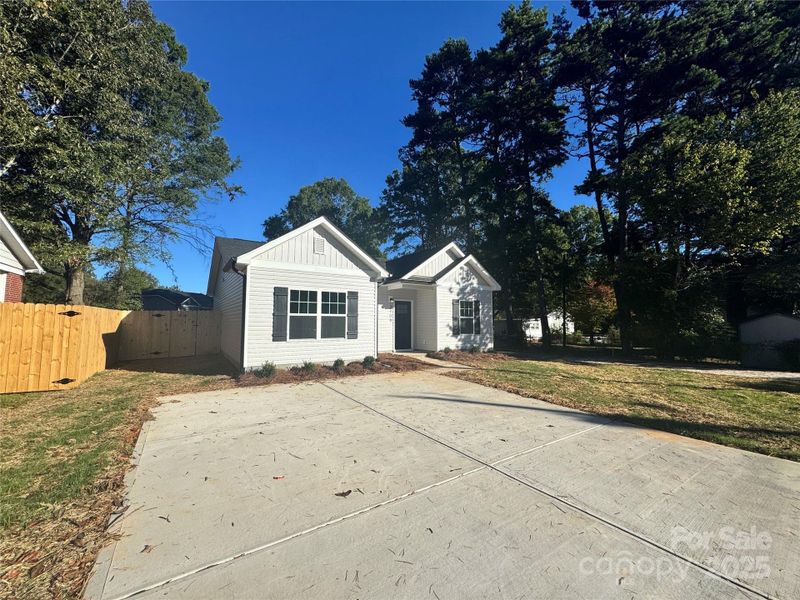 Image 10 of a home in . Image 10 of a home in .