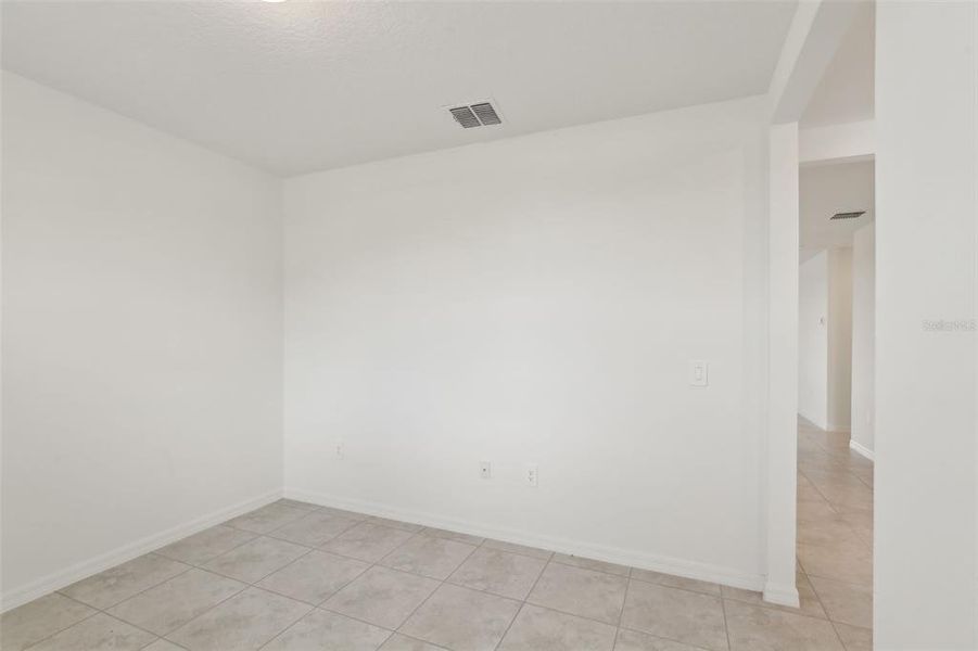 Spacious, unfurnished interior of a new home in Eden Hills, Lake Alfred (Image 29).