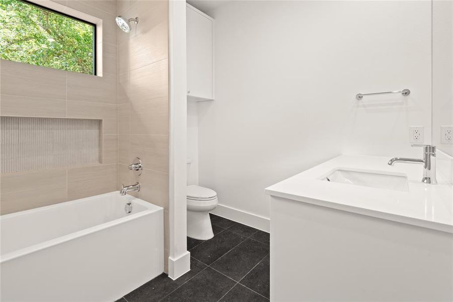 Furnished interior view inside a new home in , Dallas (Image 13).