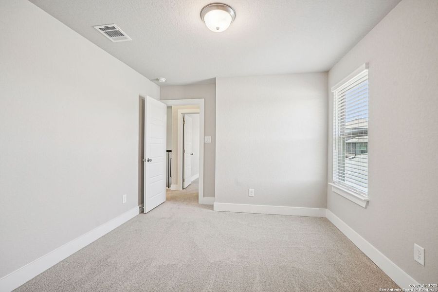 Spacious, unfurnished interior of a new home in Comanche Ridge, San Antonio (Image 20). Spacious, unfurnished interior of a new home in Comanche Ridge, San Antonio (Image 20).
