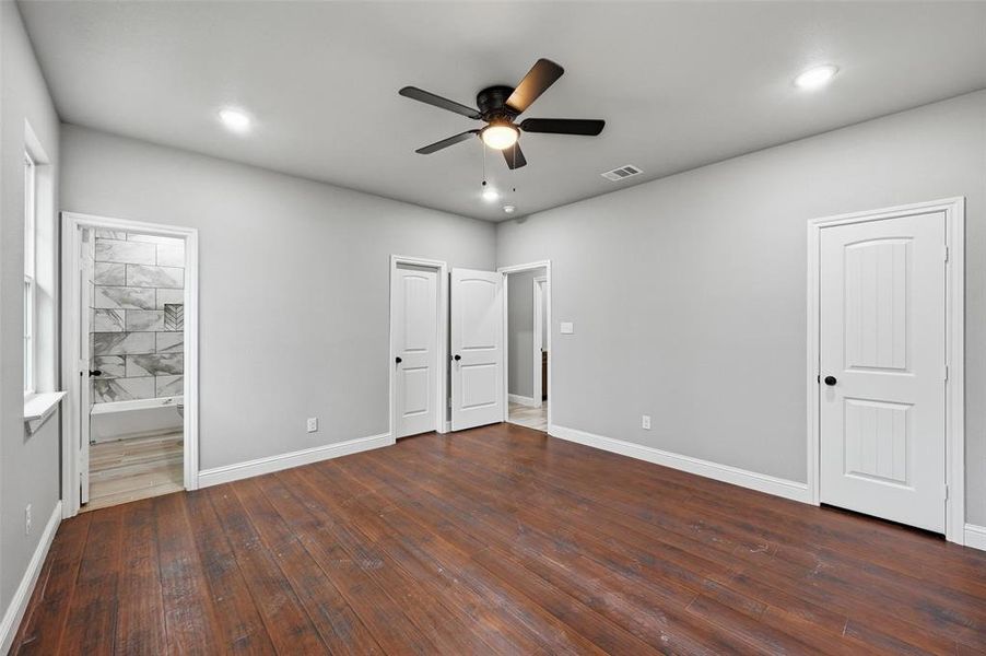 Spacious, unfurnished interior of a new home in , Cleburne (Image 10).