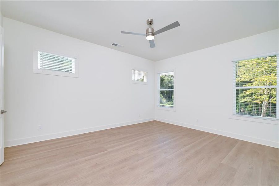 Spacious, unfurnished interior of a new home in , Gainesville (Image 18).