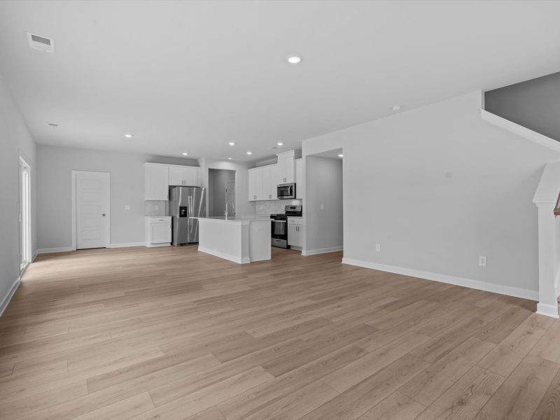 Spacious, unfurnished interior of a new home in Chatham Forest, Duncan (Image 11).