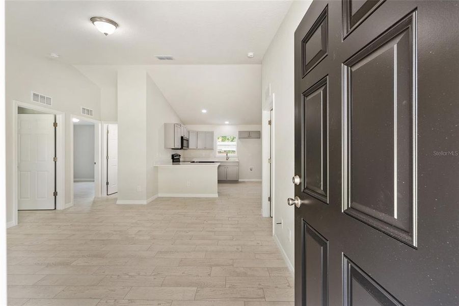Spacious, unfurnished interior of a new home in , Ocala (Image 29).