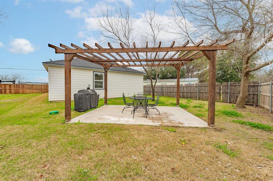 Exterior details and patio area of a home in , Granbury (Image 24).