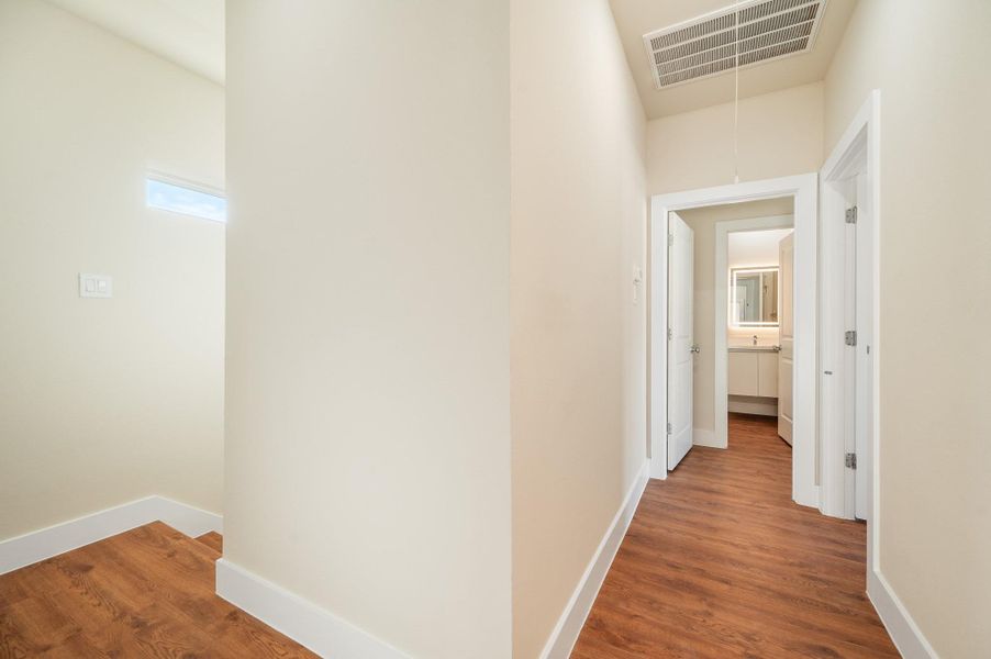 Spacious, unfurnished interior of a new home in Metro Village, Houston (Image 33).