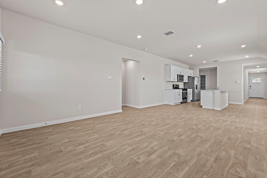 Spacious, unfurnished interior of a new home in Whisper South, San Marcos (Image 13).