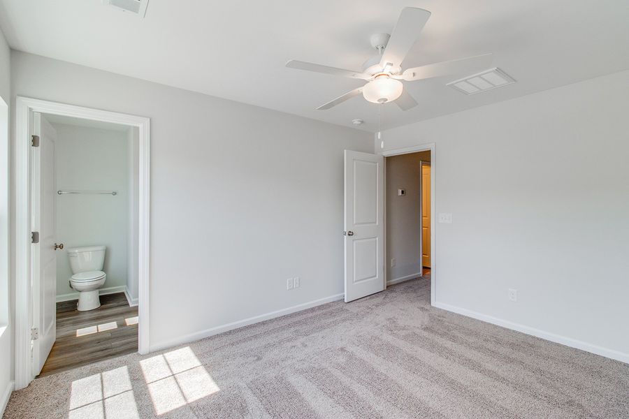 Spacious, unfurnished interior of a new home in Astoria, Columbia (Image 23).
