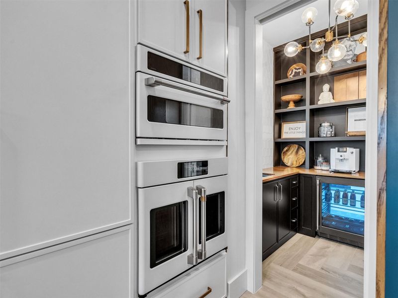 This kitchen blends energy, elegance, and ease! Sleek Café appliances and a built-in oven set the stage for culinary masterpieces, while the nearby wet bar keeps the good times flowing. Cook dinner as laughter fills the air, then pour a glass of wine at the bar with music playing through the home’s sound system. With its seamless layout and beachy sophistication, this space turns everyday moments into unforgettable gatherings. This kitchen blends energy, elegance, and ease! Sleek Café appliances and a built-in oven set the stage for culinary masterpieces, while the nearby wet bar keeps the good times flowing. Cook dinner as laughter fills the air, then pour a glass of wine at the bar with music playing through the home’s sound system. With its seamless layout and beachy sophistication, this space turns everyday moments into unforgettable gatherings.