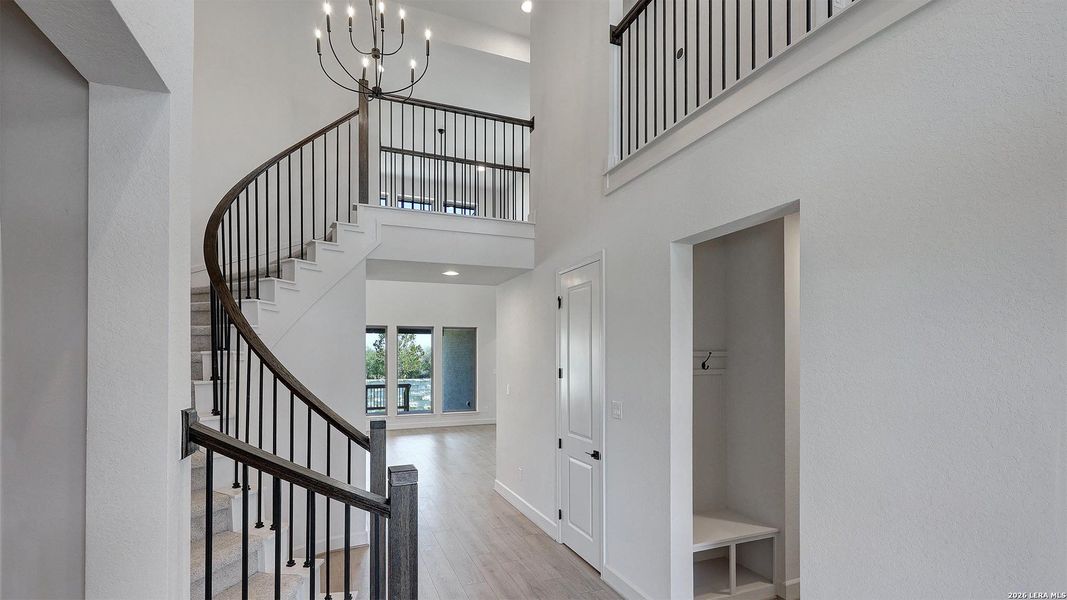 Spacious, unfurnished interior of a new home in Haby Hill, San Antonio (Image 19).